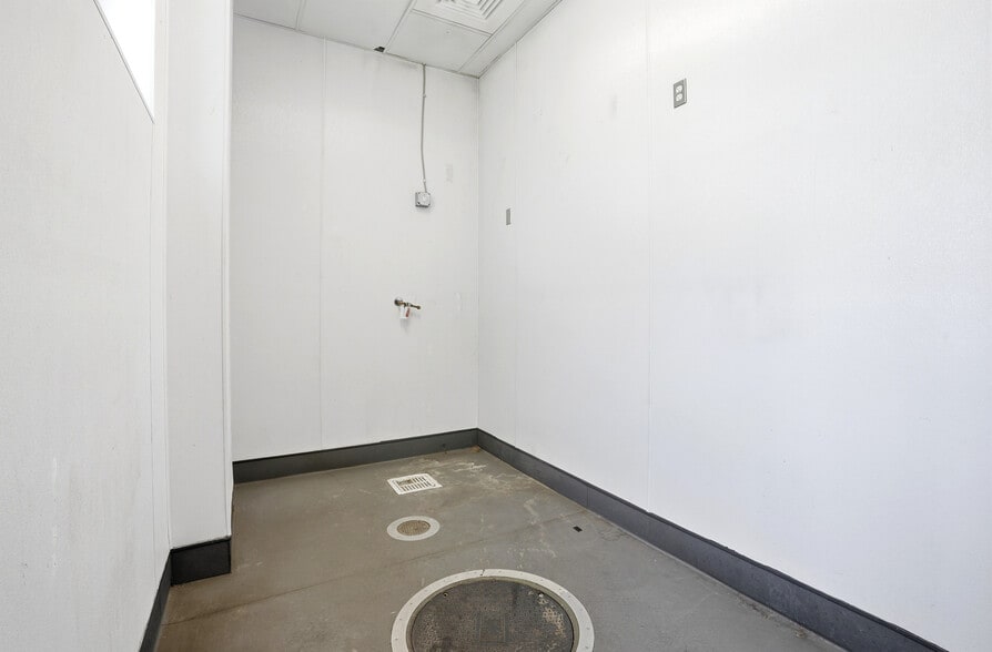 More Photos Of 602 E Yakima Ave, Yakima Storefront Retail Office For Lease