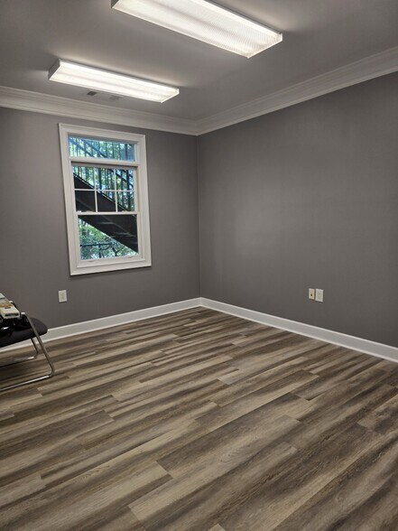More Photos Of 5480 McGinnis Village Pl, Alpharetta Office For Sale