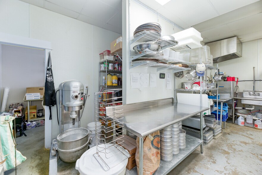 More Photos Of 100 Colingwood Ln, Kill Devil Hills Restaurant For Sale