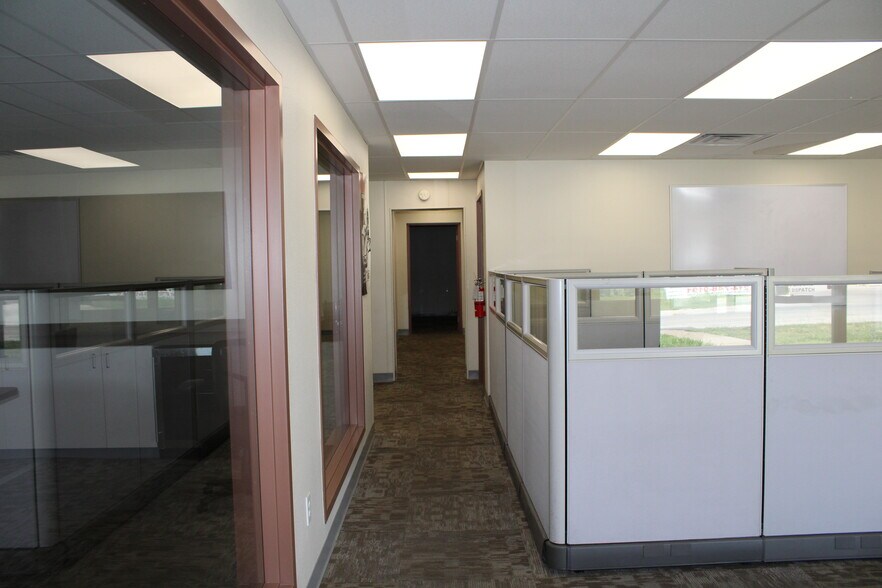 More Photos Of 1936 W Commerce St, Dallas Industrial For Lease