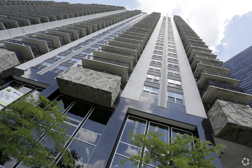 More Photos Of 400 E Randolph St, Chicago Multifamily For Sale