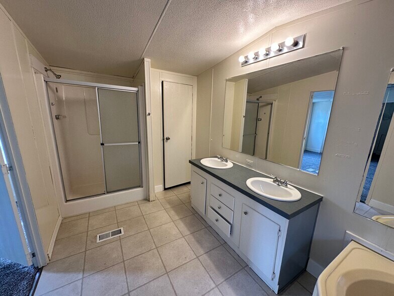 More Photos Of 711 Birch Ln, Billings Manufactured Housing Mobile Home Park For Sale