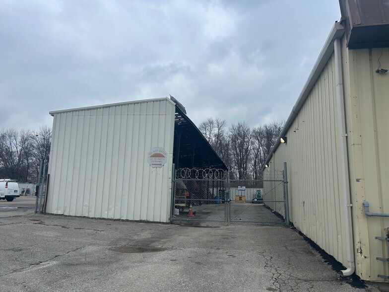 More Photos Of 925 Ulrich Ave, Louisville Warehouse For Lease