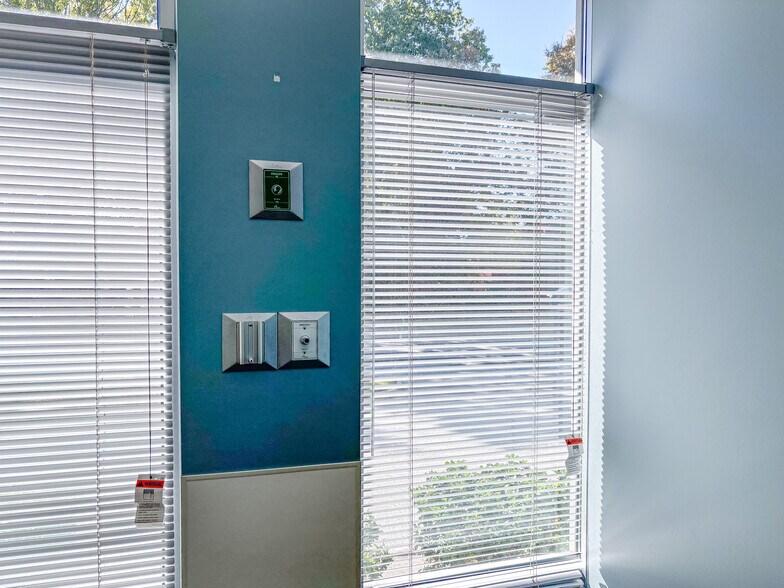 More Photos Of 329 Edwin Dr, Virginia Beach Medical For Lease