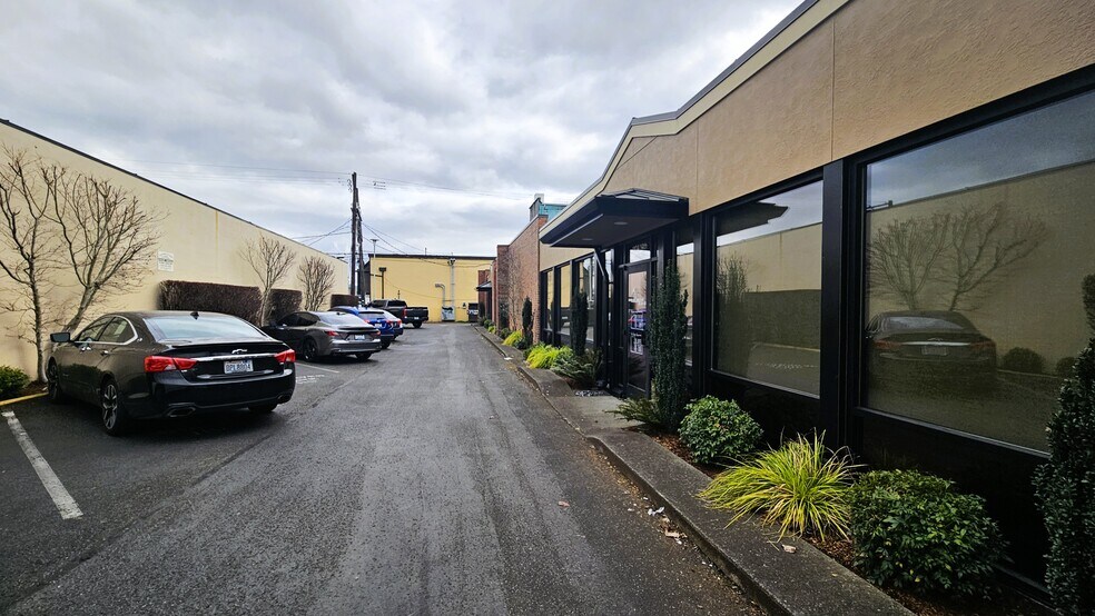More Photos Of 1104 14th Ave, Longview Office For Lease