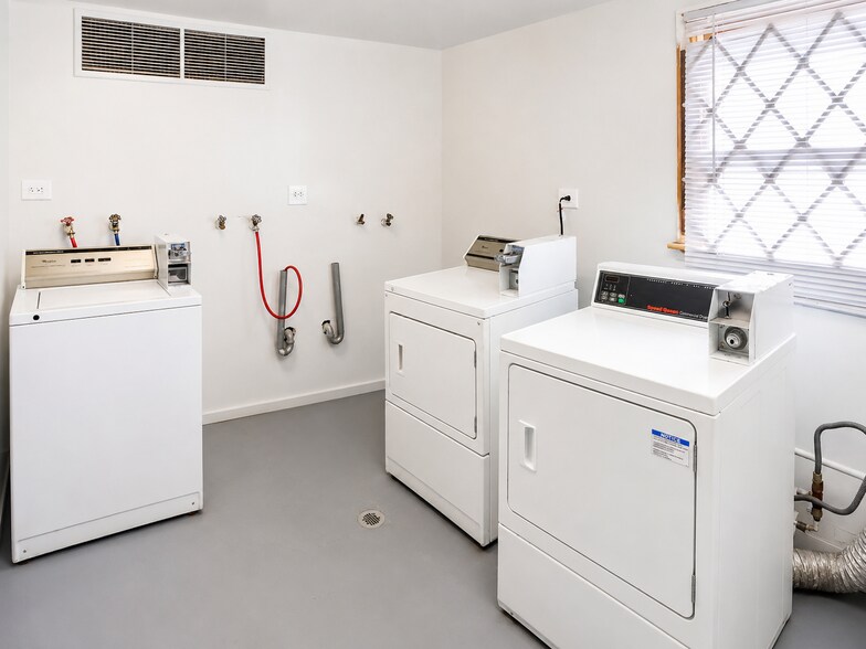 More Photos Of 1025-1049 W Vermont St, Calumet Park Apartments For Sale