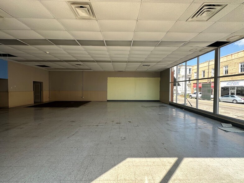 More Photos Of 1022 Wilmer Ave, Anniston Auto Repair For Sale