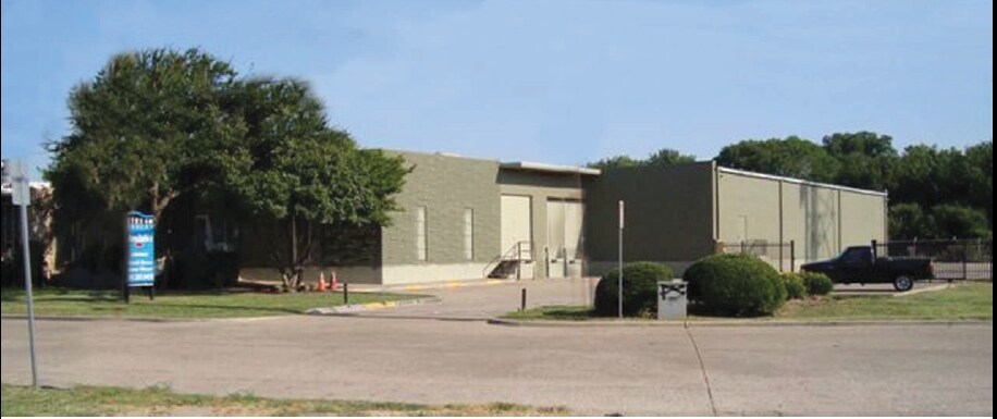Primary Photo Of 1539 Round Table Dr, Dallas Light Manufacturing For Sale