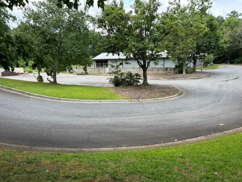 More Photos Of 2370 Justin Trl, Alpharetta Light Manufacturing For Sale