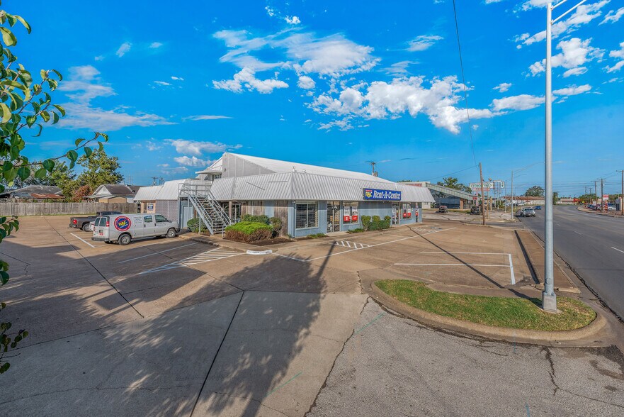 Primary Photo Of 1300 S Texas Ave, Bryan Freestanding For Lease