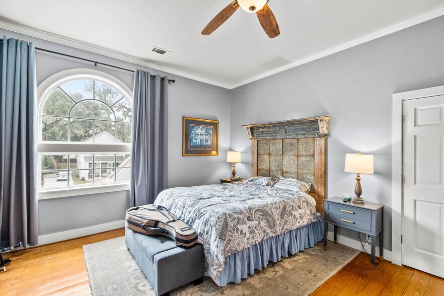 More Photos Of 925 10th St, Port Royal Restaurant For Sale