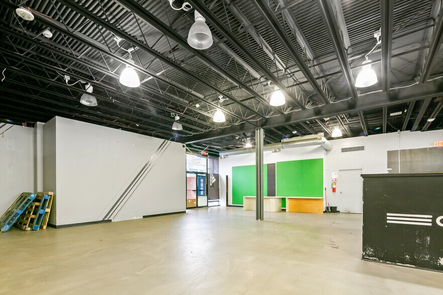 More Photos Of 183 S Broadway, Hicksville Office For Lease