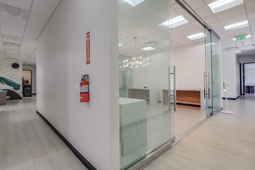 More Photos Of 5947-5951 Variel Ave, Woodland Hills Office For Sale