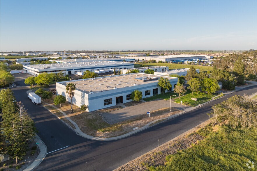 More Photos Of 907 Cotting Ln, Vacaville Manufacturing For Sale