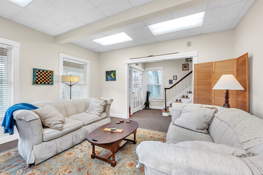 More Photos Of 1 Princeton St, Jefferson Restaurant For Sale