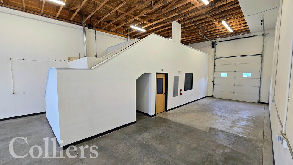 More Photos Of 1270-1300 E Fairview Ave, Meridian Light Distribution For Lease