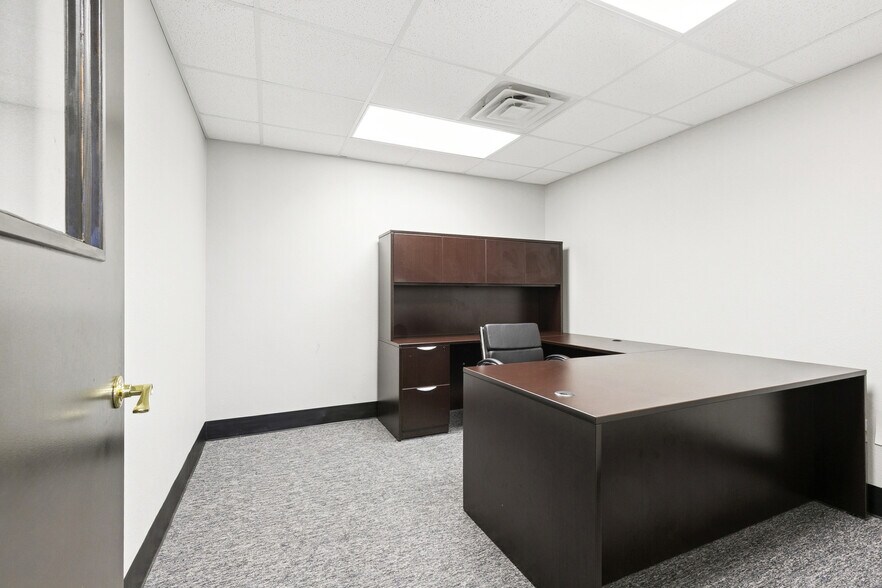 More Photos Of 1841 Enterprise Dr, Harvey Service For Lease