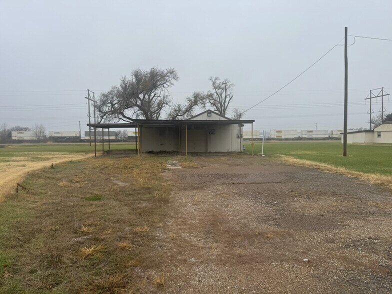 More Photos Of 6810 SE Dwight St, Topeka Industrial For Sale