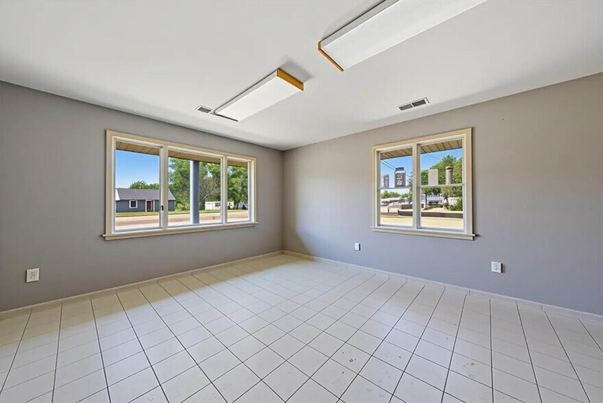 More Photos Of 2304 Plainfield Rd, Crest Hill Medical For Sale