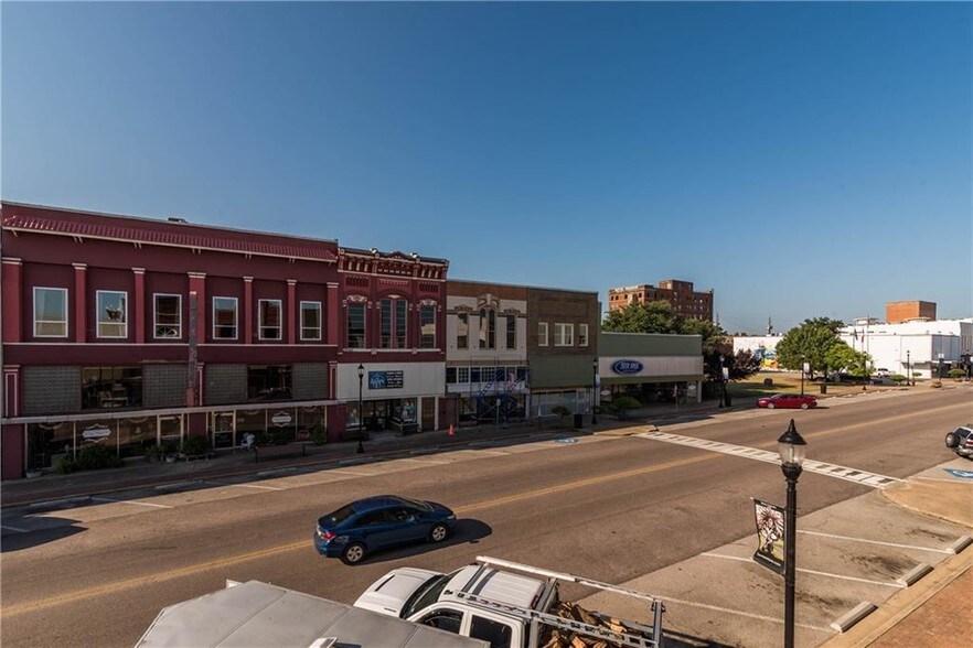 More Photos Of 306 W Main St, Denison Storefront For Sale