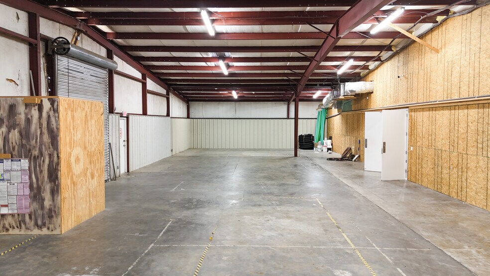 More Photos Of 1205 W Parker St, Baxley Freestanding For Lease