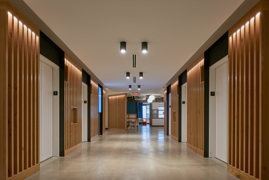 More Photos Of 2611 S Clark St, Arlington Office For Lease