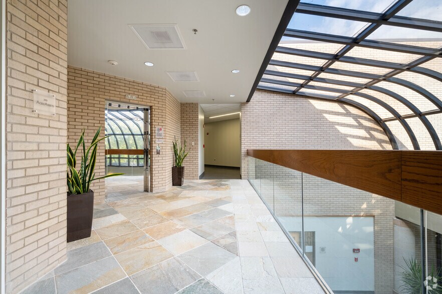 More Photos Of 3001 Bee Caves Rd, Austin Office For Lease