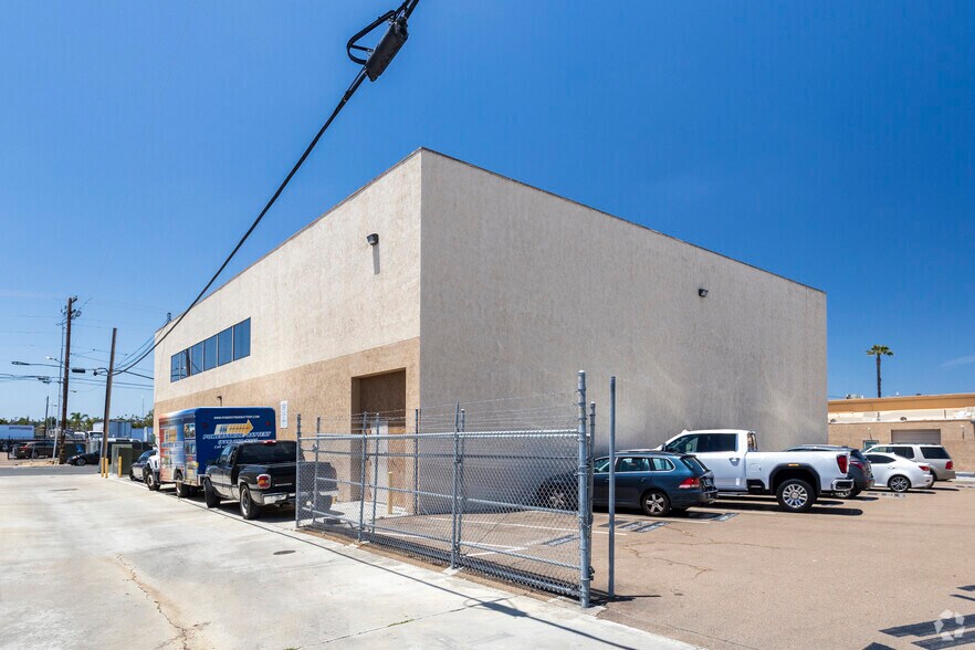 More Photos Of 3502 Kurtz St, San Diego Office For Lease