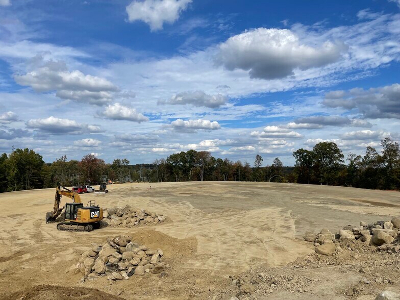 More Photos Of 1081 Dolsontown Rd, Middletown Distribution For Lease