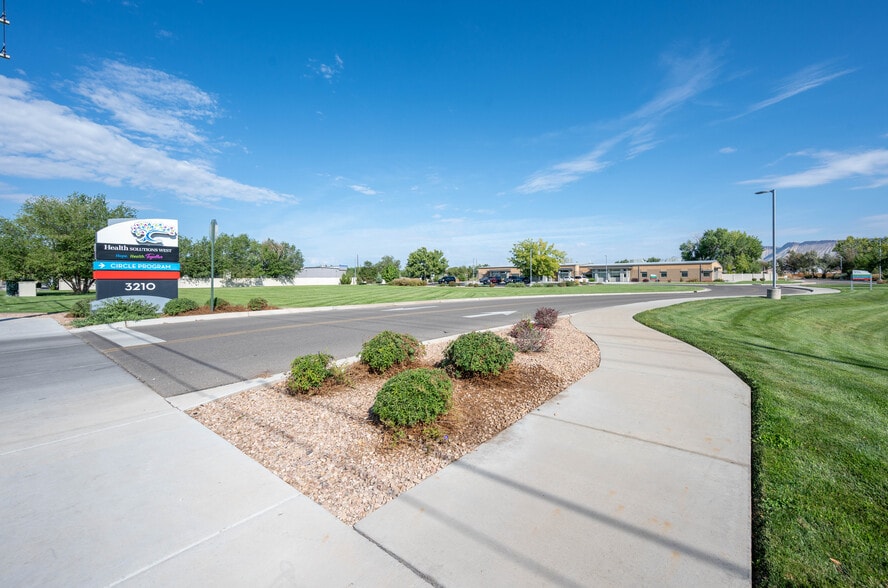 More Photos Of 3210 E Rd, Clifton Office For Sale
