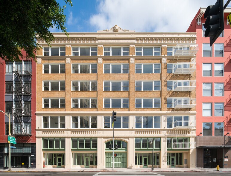 Primary Photo Of 730 S Los Angeles St, Los Angeles Apartments For Lease