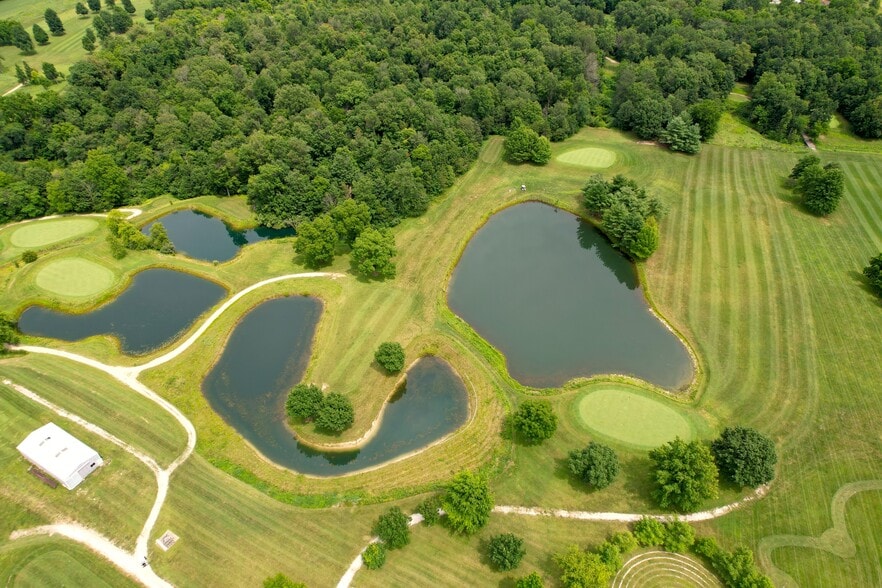 More Photos Of 7453 400 S, Marion Sports And Entertainment For Sale