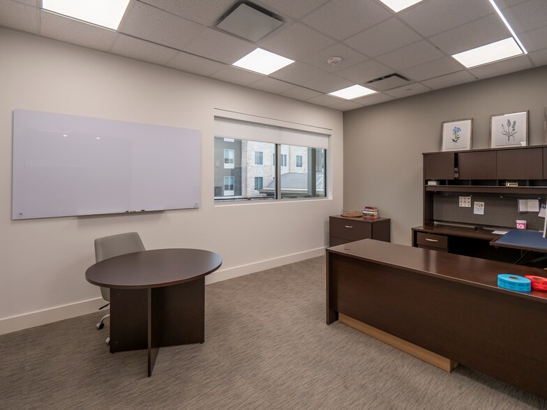 More Photos Of 10721 Research Blvd, Austin Storefront Retail Office For Lease