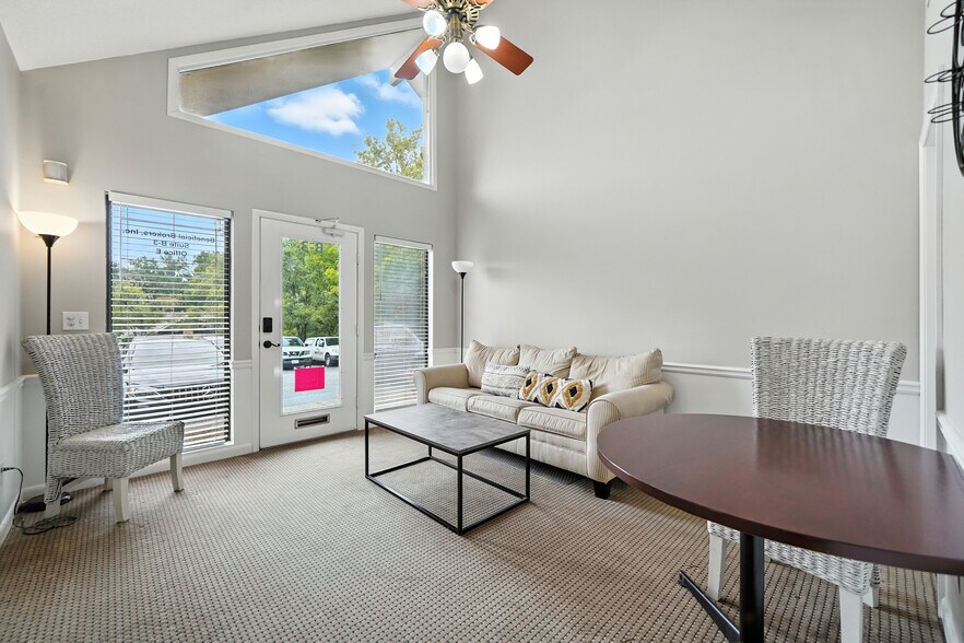 More Photos Of 11285 Elkins Rd, Roswell Office Residential For Sale