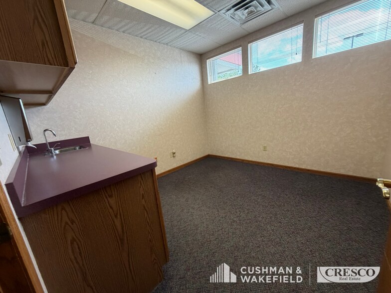 More Photos Of 5311 Meadow Lane Ct, Sheffield Village Office For Sale