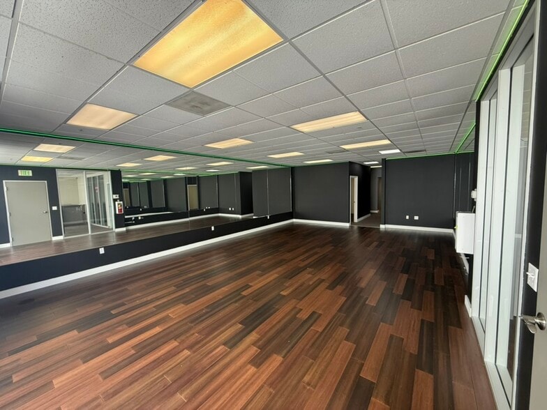 More Photos Of 250 Main St, San Mateo General Retail For Lease