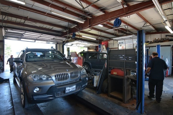 More Photos Of 8921 Daffodil Ave, Houston Auto Repair For Sale