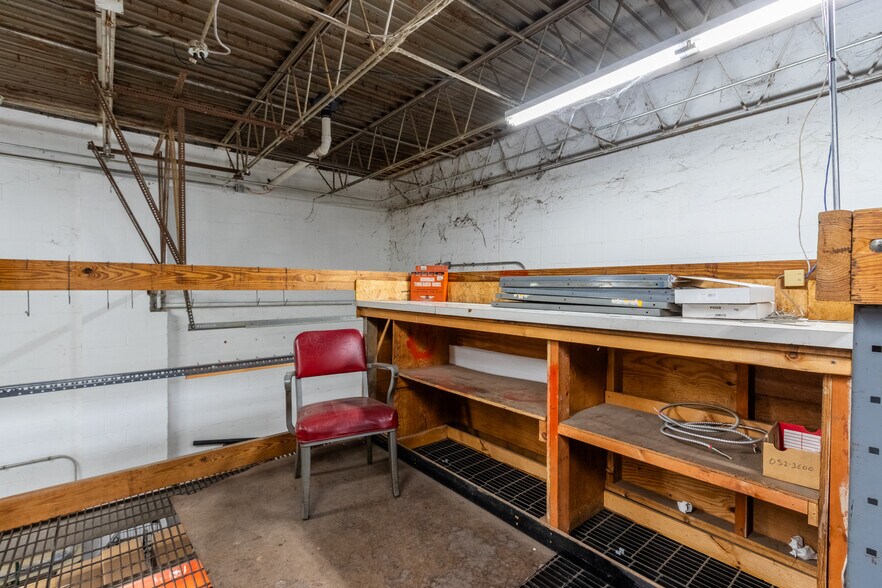 More Photos Of 5101 Crookshank Rd, Cincinnati Freestanding For Sale