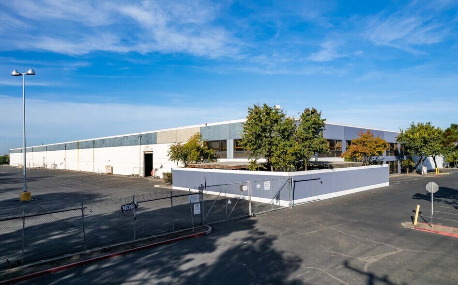 More Photos Of 25509 Industrial Blvd, Hayward Distribution For Lease