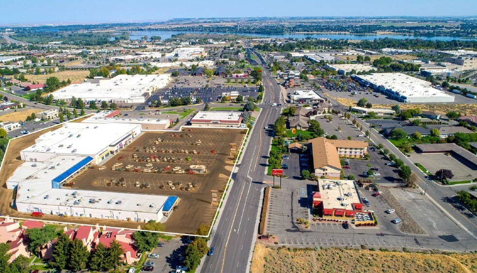 More Photos Of 731 N Columbia Center Blvd, Kennewick Storefront For Sale