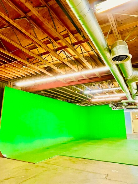 More Photos Of 6151-6159 Santa Monica Blvd, Los Angeles Showroom For Sale