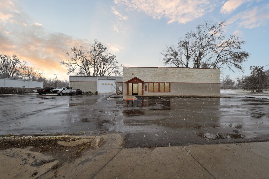 Primary Photo Of 2502 E Michigan Ave, Ypsilanti Freestanding For Lease