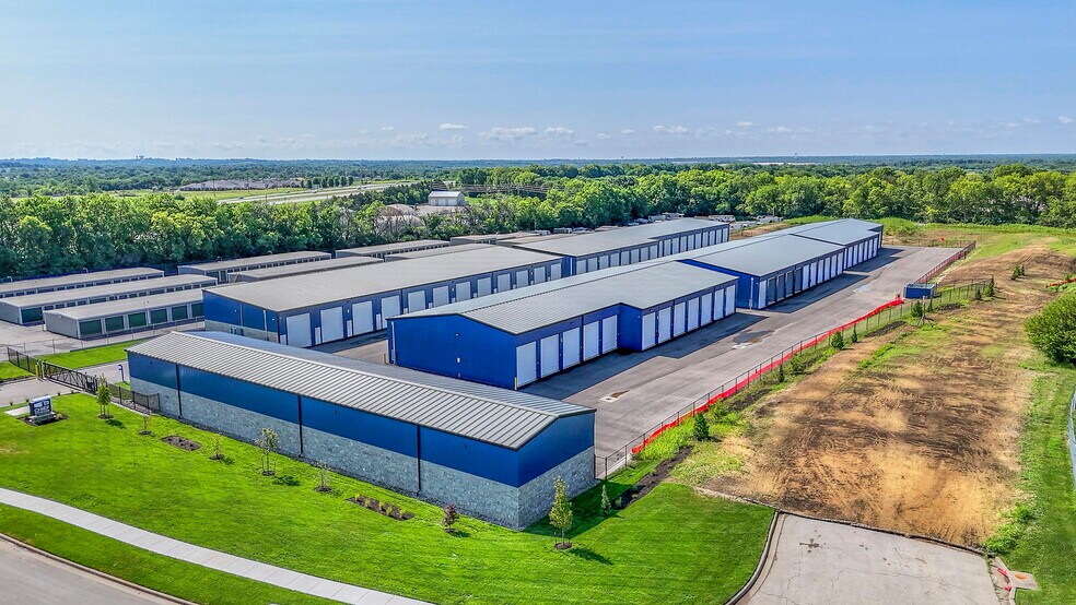 More Photos Of 1901 E 173rd St, Belton Self Storage For Lease