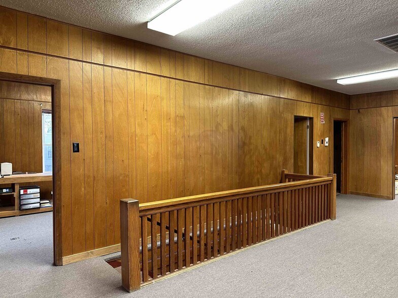More Photos Of 1000 Hanson St, Murphysboro Office For Sale