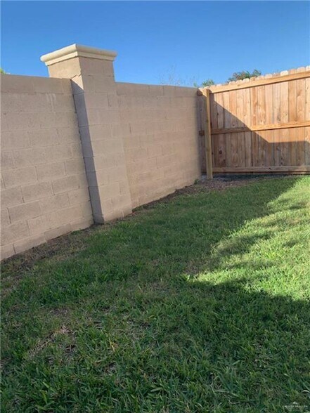 More Photos Of 402 Newport Ave, Edinburg Apartments For Sale