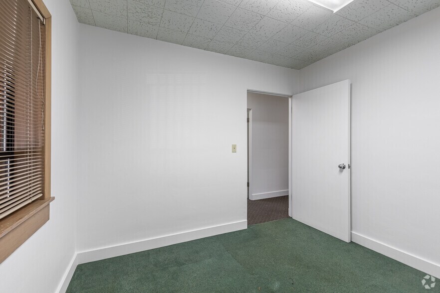 More Photos Of 2455 NW Marshall St, Portland Office For Lease