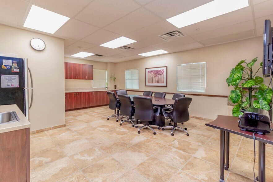 More Photos Of 12600 Pembroke Rd, Miramar Medical For Lease
