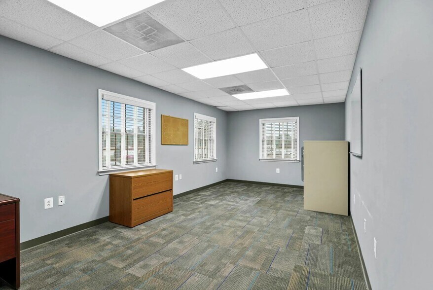 More Photos Of 47332 Thomas Rowe Ln, Lexington Park Office For Lease