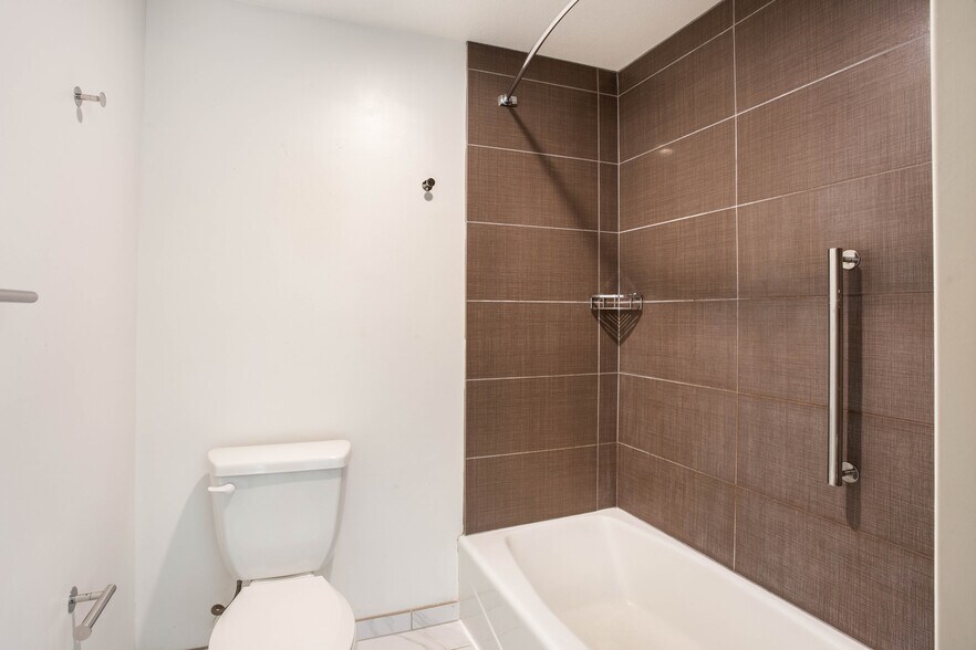 More Photos Of 11260 Point East Dr, Rancho Cordova Apartments For Sale