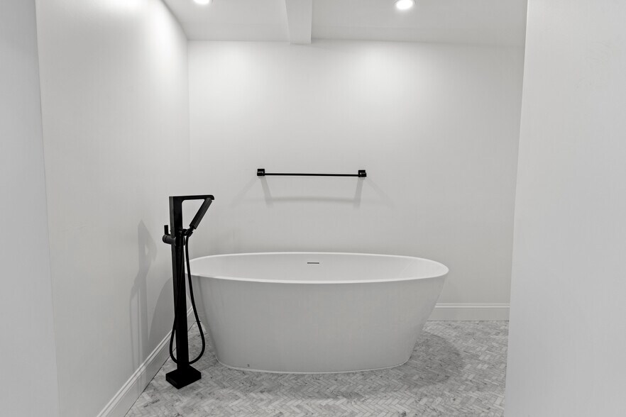 More Photos Of 44 Williams Ave, Mystic General Retail For Sale